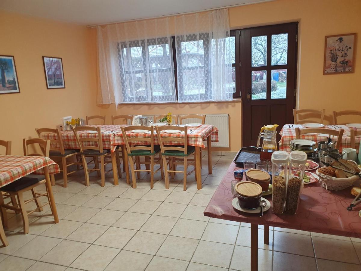 Pension Zeleny Strom ミクロフ エクステリア 写真